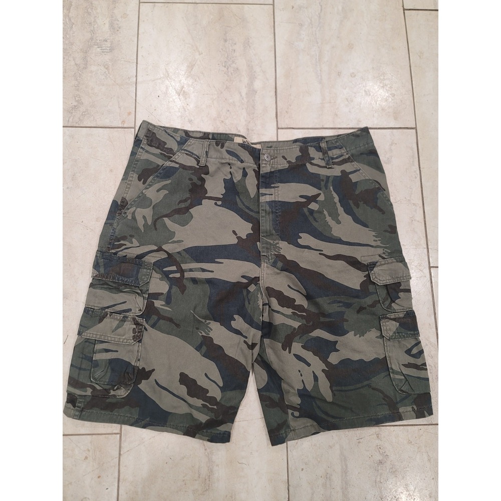 Wrangler authentics camo shorts 40 cargo style men's